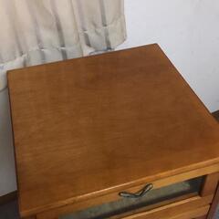 ガラス引出しチェストの画像