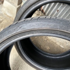 225/35 R19 タイヤの画像