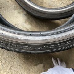 225/35 R19 タイヤの画像