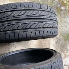 225/35 R19 タイヤの画像