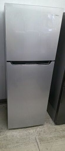 ID:G60224659　　冷蔵庫　227L　ハイセンス　17年式　　※扉部分キズ、ヘコミ有現状