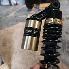 バイクのショック譲ります。