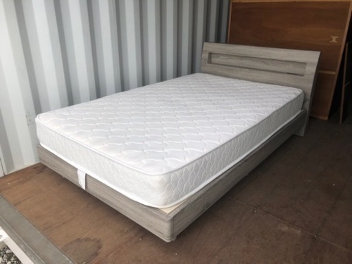 セミダブルベッド