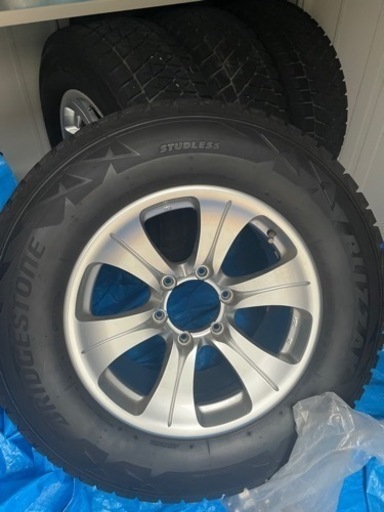 【取引中】265/65R17 スタッドレスタイヤ