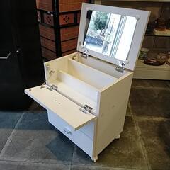 美品! キャスター付きミニドレッサー、お売りします。