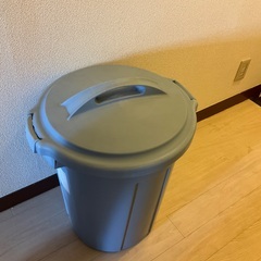 ポリバケツ　45L 中古　蓋付き