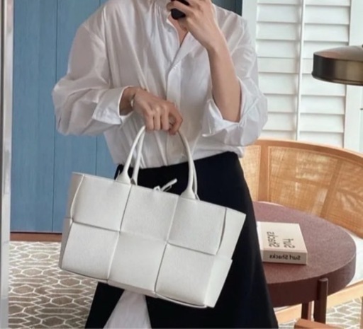 佐々木希さん愛用　ハンドバッグ　トートバッグ　ハイブランド　ボッテガ