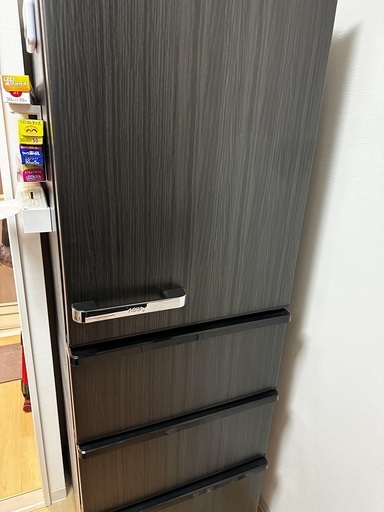 4ドア冷蔵庫。自動製氷機能付きです