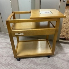 ワゴンテーブル　木製　引き出し　天板可動　陶器装飾タイル　コンセントの画像