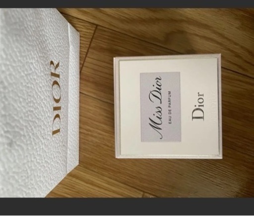 【ほぼ未使用】正規店購入Miss Dior 袋・箱付き