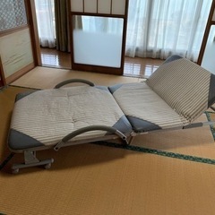 折り畳みリクライニングベッド　シングルの画像