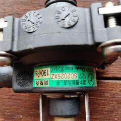 日立エコキュート　逃し弁　中古品の画像