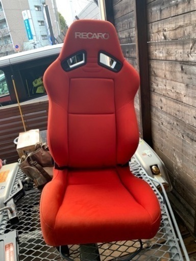 レカロシート　レッド
