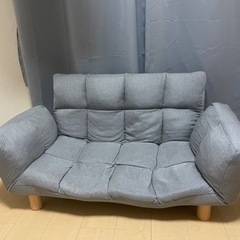 2人がけソファ、簡易ベットにもなります。