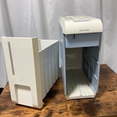 お譲りする方が決まりました。ありがとうございました。アイリスオーヤマ　家庭用　シュッレッダーの画像