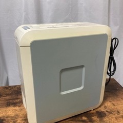 お譲りする方が決まりました。ありがとうございました。アイリスオーヤマ　家庭用　シュッレッダーの画像