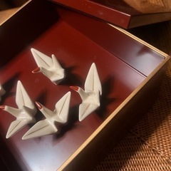 2段お重箱と昭和のおめでたい鶴の箸置きの画像