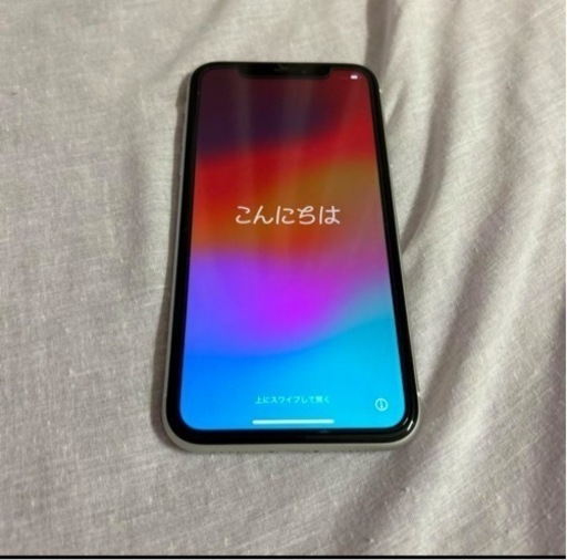 iPhone XR White 128 GB sim フリー画面上部(受話口付近)が少し割れています。