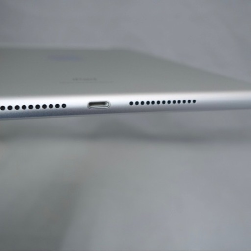 《美品》傷なし　iPad 第７世代　SIMフリー　32GB 利用制限◯