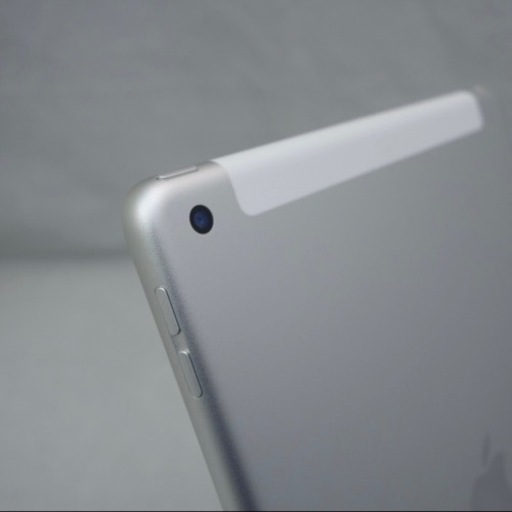 《美品》傷なし　iPad 第７世代　SIMフリー　32GB 利用制限◯