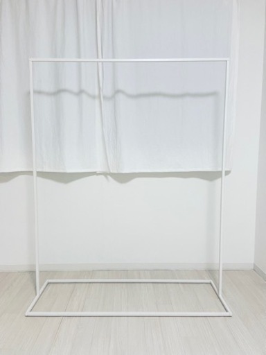 2/9まで。シンプルな白ハンガーラックをお譲り致します！