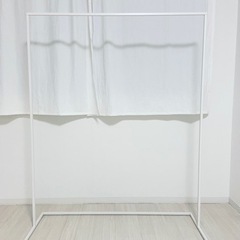 2/9まで。シンプルな白ハンガーラックをお譲り致します！