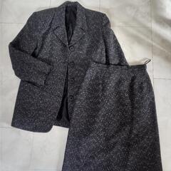 ダークグレーツイードスーツ９号の画像