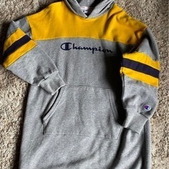 champion　パーカーワンピ　140cm