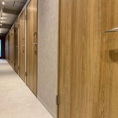 月貸しレンタルサロン。初期費用38,500円（税込）利用料99,000円（税込）追加費用一切無し。居ぬき渡し。内装自由。原状回復義務無し。ローコスト、ローリスクで気軽にサロン開業が出来ます。退去費用33,000円（税込）。開業支援、経営支援、集客支援を行っています。 - 不動産