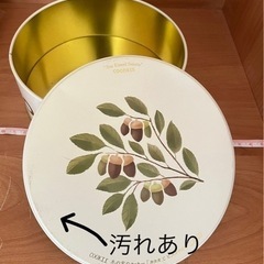 アイボリーの丸缶（ココリス）の画像