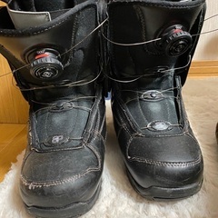 スノーボード、ブーツ、ビンディングの画像