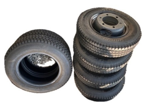 スタッドレス  小型トラック　1.5t  2t アトラス　トヨエース