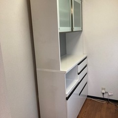 割引で14万5000円で購入した食器棚