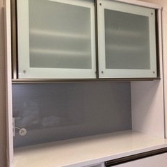 割引で14万5000円で購入した食器棚の画像