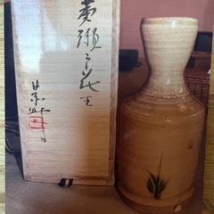 裏側が欠けました。
花瓶　桐箱入り　お取引可能ですかから始まるお...