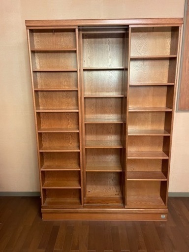 センスの良いスライド式書籍棚