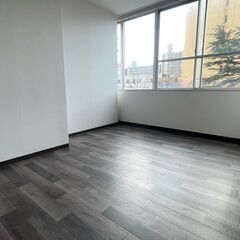 秋田駅まで車で5分！管理人常駐！WIFI無料！宅配ボックス付き！防犯カメラ付き！オートロック！地下のジャズバーには海外ミュージシャン来日！ペット応相談！DIY可！エレベーター付き！保証人不要！都市ガス！駐車場あり！バストイレ別！2人使用あり！外国人の方、歓迎！ - 不動産