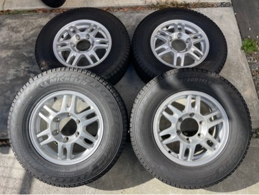 スタッドレスタイヤ　ホイール付き4本セット(中古)