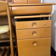 鍵収納付き学習机②取引中の画像