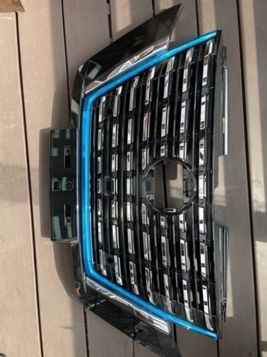 日産フロントグリル