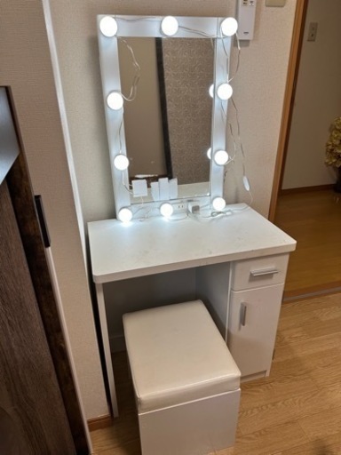 鏡面、天板使用感あり、ドレッサー、ライト付き