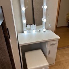 鏡面、天板使用感あり、ドレッサー、ライト付きの画像