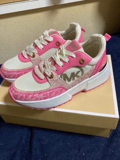 マイケルコーススニーカー