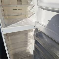 丁度いい大きさ！2台目にもお勧め！　大人気シリーズ中型2ドア冷蔵庫225L　内装まだまだ綺麗！現役です！の画像