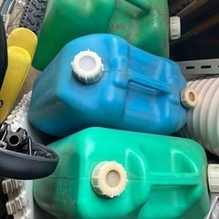 保管中のポリタンク3個