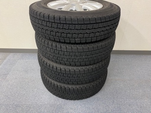 スタッドレスタイヤ（ホイール付き）4本