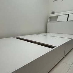 シングルベッド白【宮付き、ベッド下収納付き、コンセント2口付き】の画像