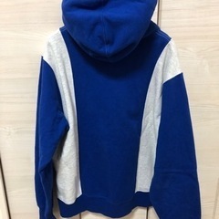 Supreme シュプリーム パーカー売りますの画像
