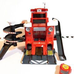 【終了しました】トミカ　変形ファイヤーステーション　の画像