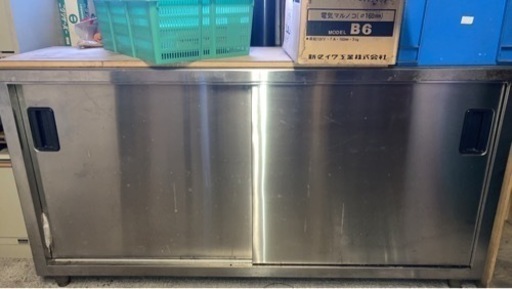 業務用　厨房　棚　収納　ステンレス